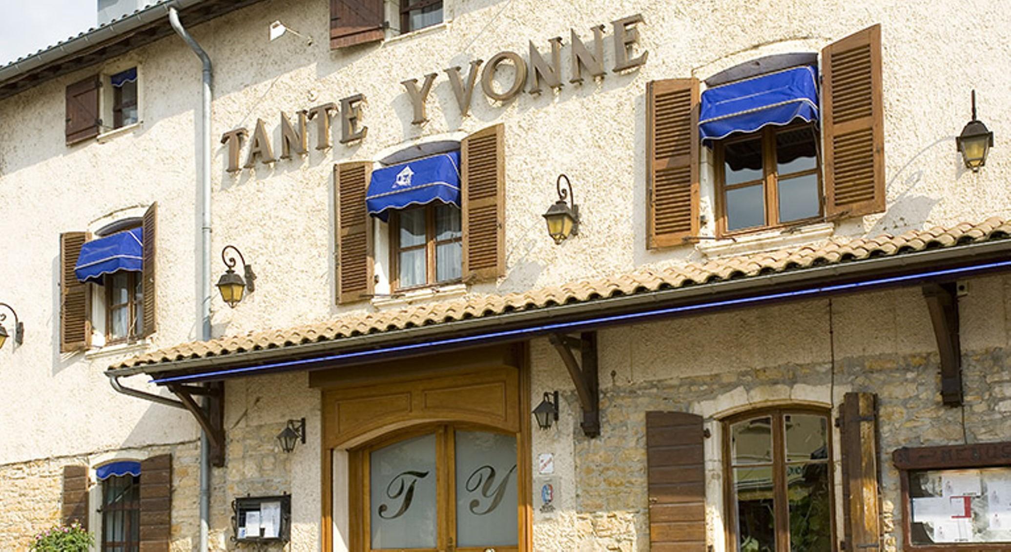 Hotel Logis Tante Yvonne&son Restaurant Semi-gastronomique - Lyon Nord 3*