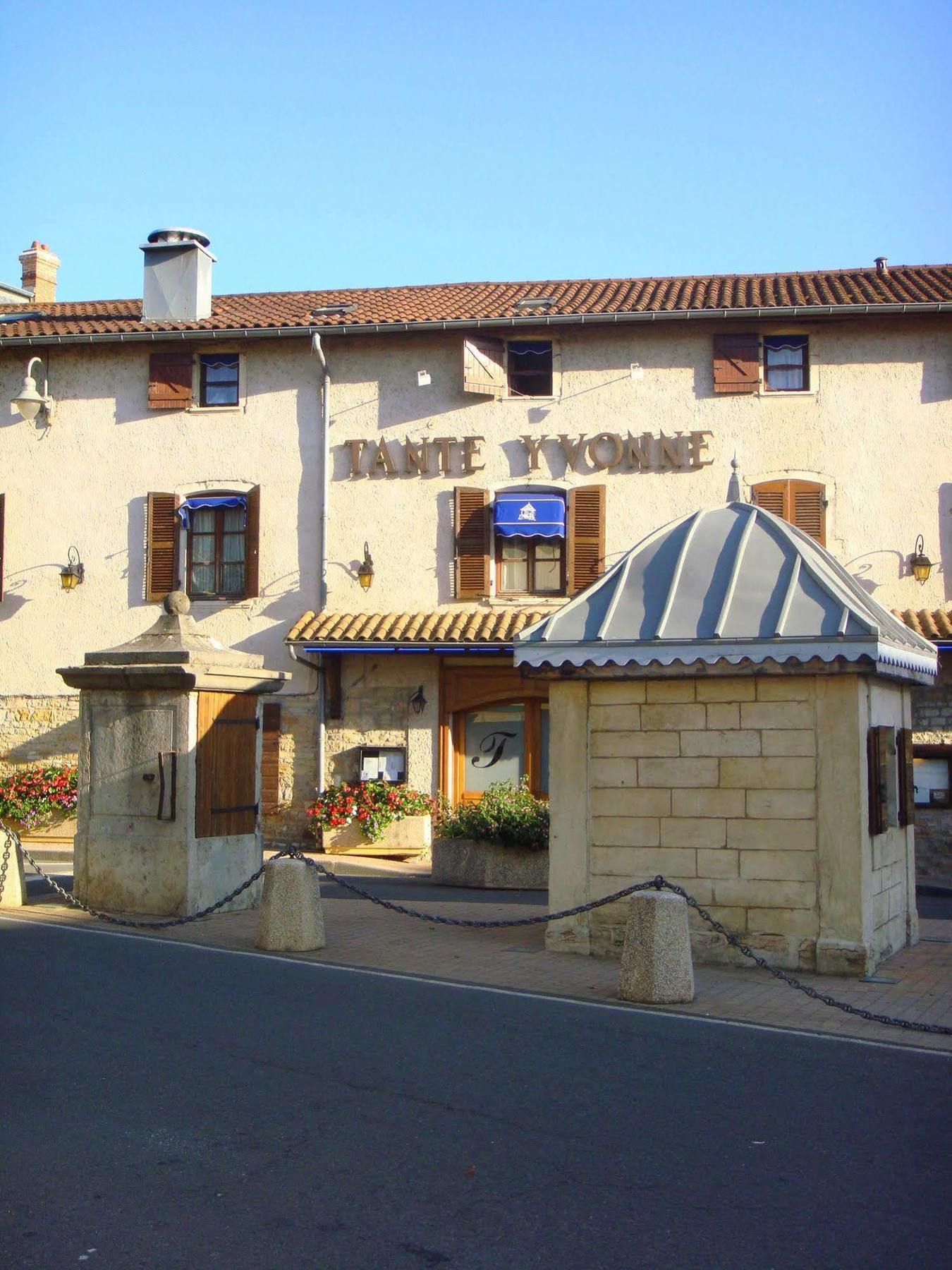Logis Tante Yvonne&son Restaurant Semi-gastronomique - Lyon Nord 3* Quincieux