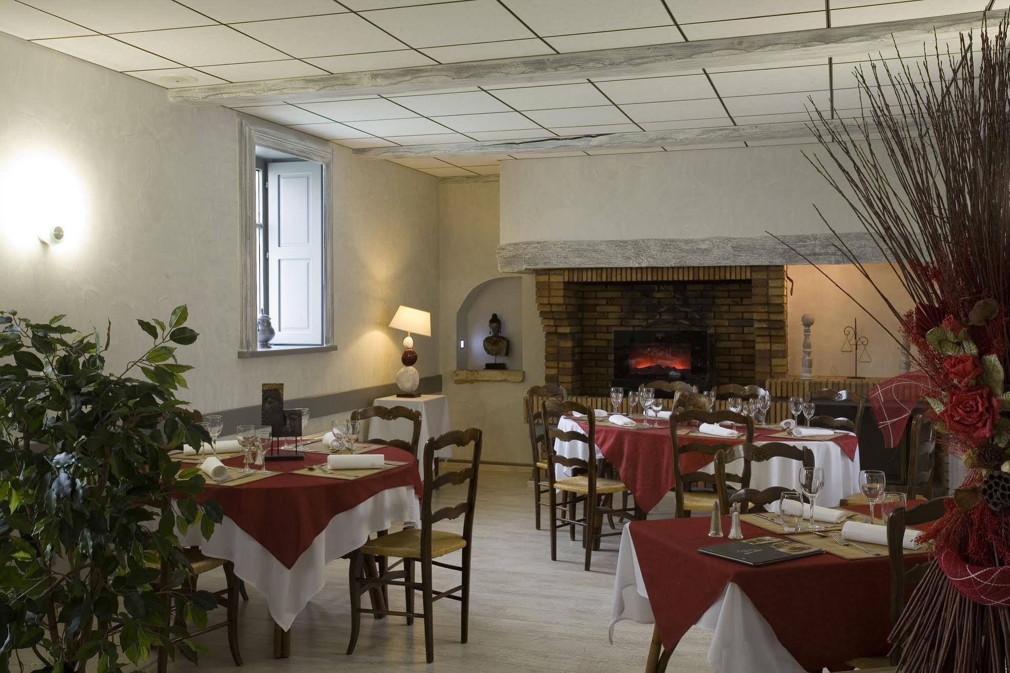 Logis Tante Yvonne&son Restaurant Semi-gastronomique - Lyon Nord 3* Quincieux