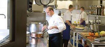Hotel Logis Tante Yvonne&son Restaurant Semi-gastronomique - Lyon Nord 3*